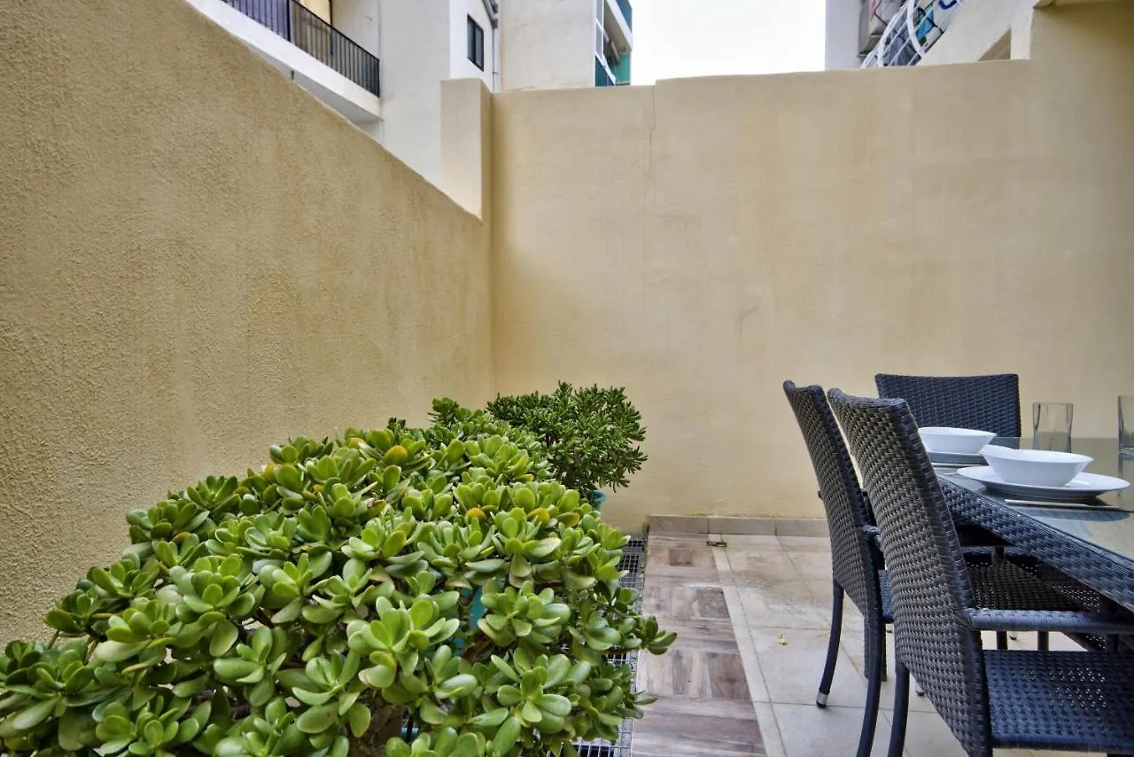 Beautifully Finished And Large Apartment Steps Away From Rocky Beach Ddif1-1 Sliema Malta