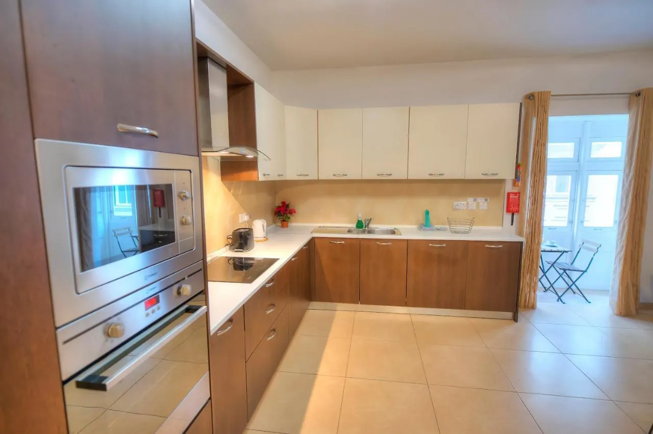 Beautifully Finished And Large Apartment Steps Away From Rocky Beach Ddif1-1 Sliema 0*,  Malta