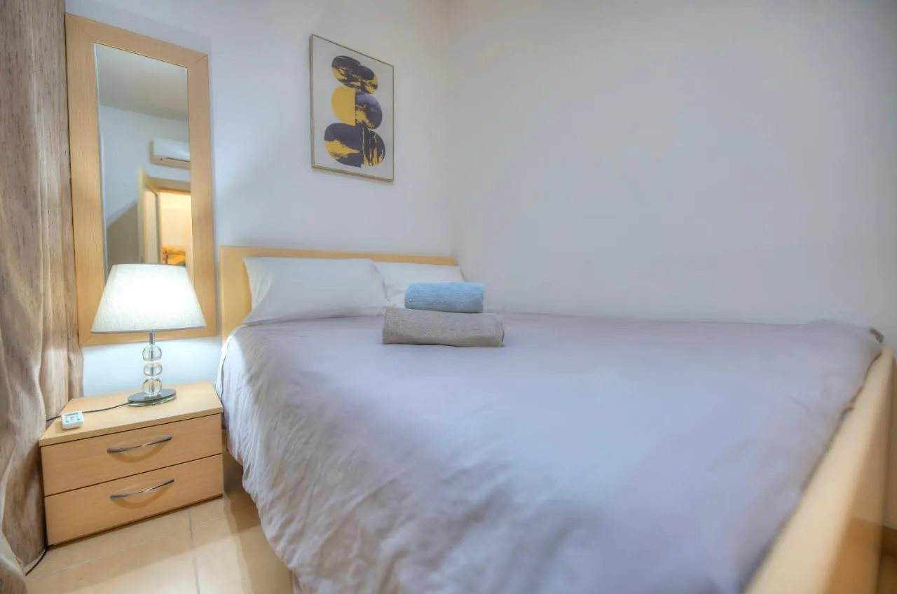 Beautifully Finished And Large Apartment Steps Away From Rocky Beach Ddif1-1 Sliema