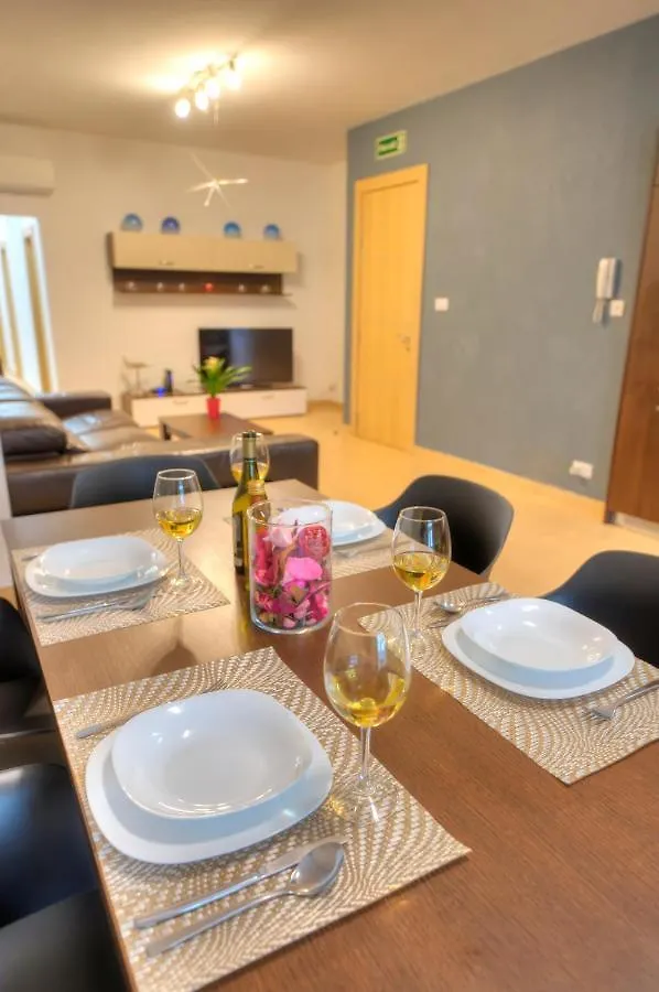 Beautifully Finished And Large Apartment Steps Away From Rocky Beach Ddif1-1 Sliema